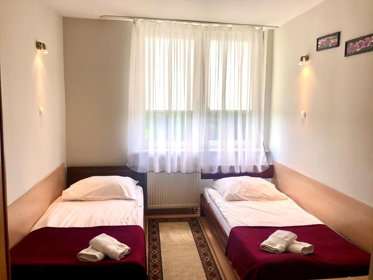 Sosnowe Zacisze Hotel Kleosin Bagian luar foto