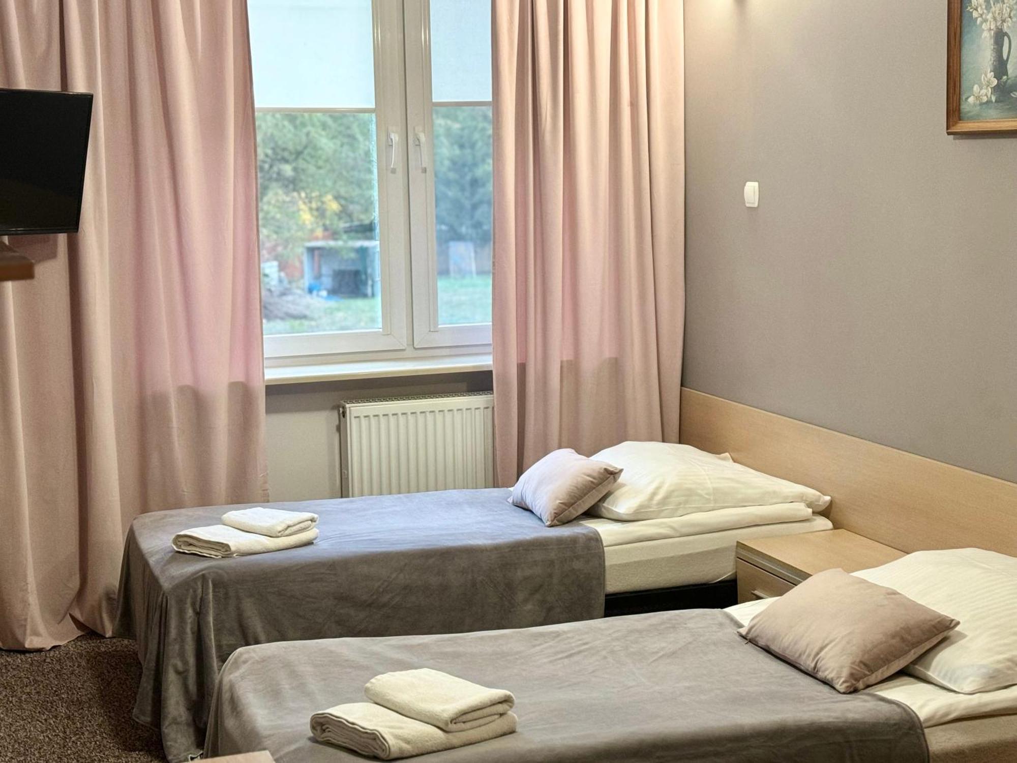 Sosnowe Zacisze Hotel Kleosin Bagian luar foto